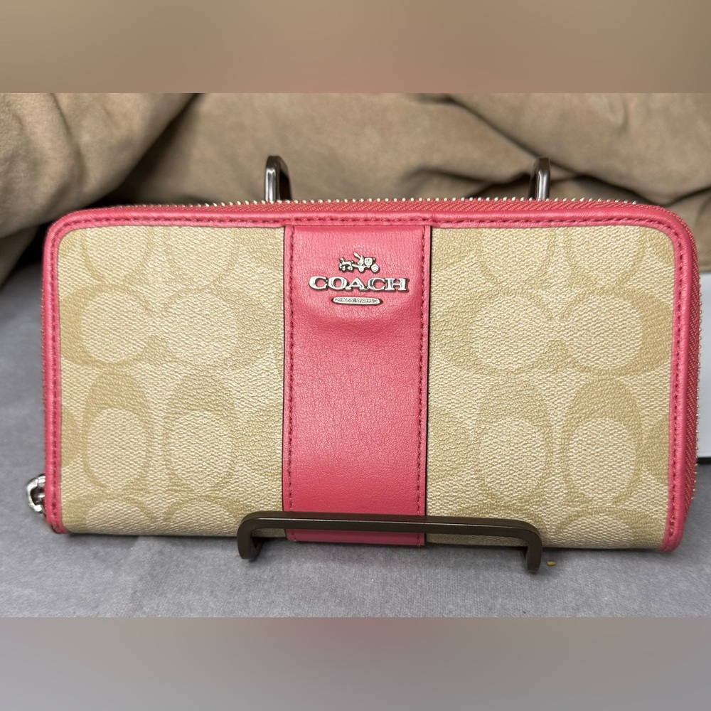 COACH WOMEN  ACCORDION ZIP WALLET IN SIGNATURE CANVAS